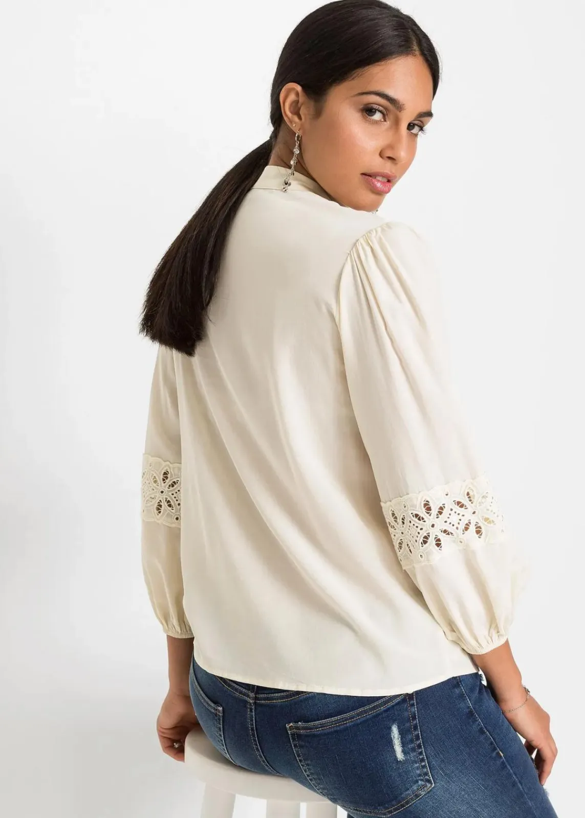 bonprix Bekleidung·Jacken & Mäntel|Blusen & Tuniken^Bluse mit Spitze aus softem Viskose-Mix wollweiß
