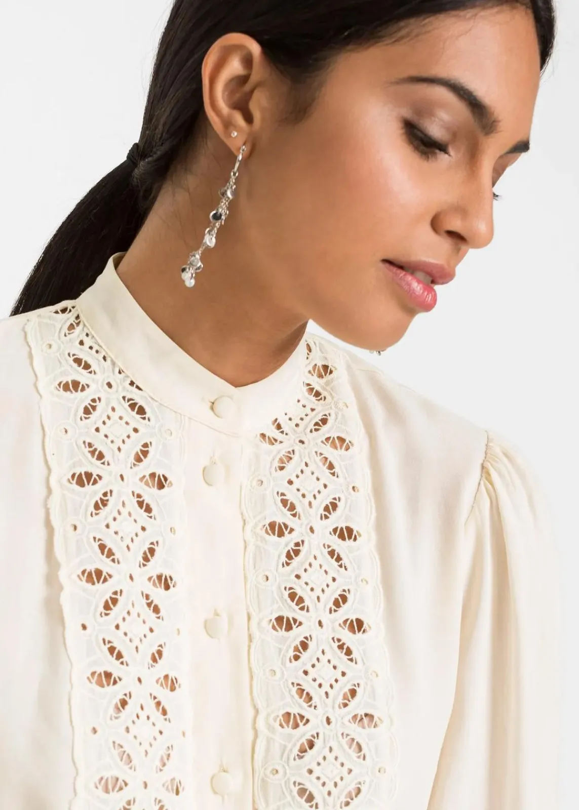 bonprix Bekleidung·Jacken & Mäntel|Blusen & Tuniken^Bluse mit Spitze aus softem Viskose-Mix wollweiß