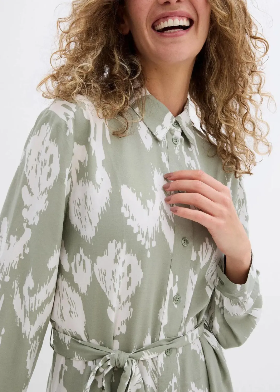 bonprix Kleider|Bekleidung·Pullover & Strickjacken^Blusenkleid aus fließender Viskose seegras/wollweiß bedruckt