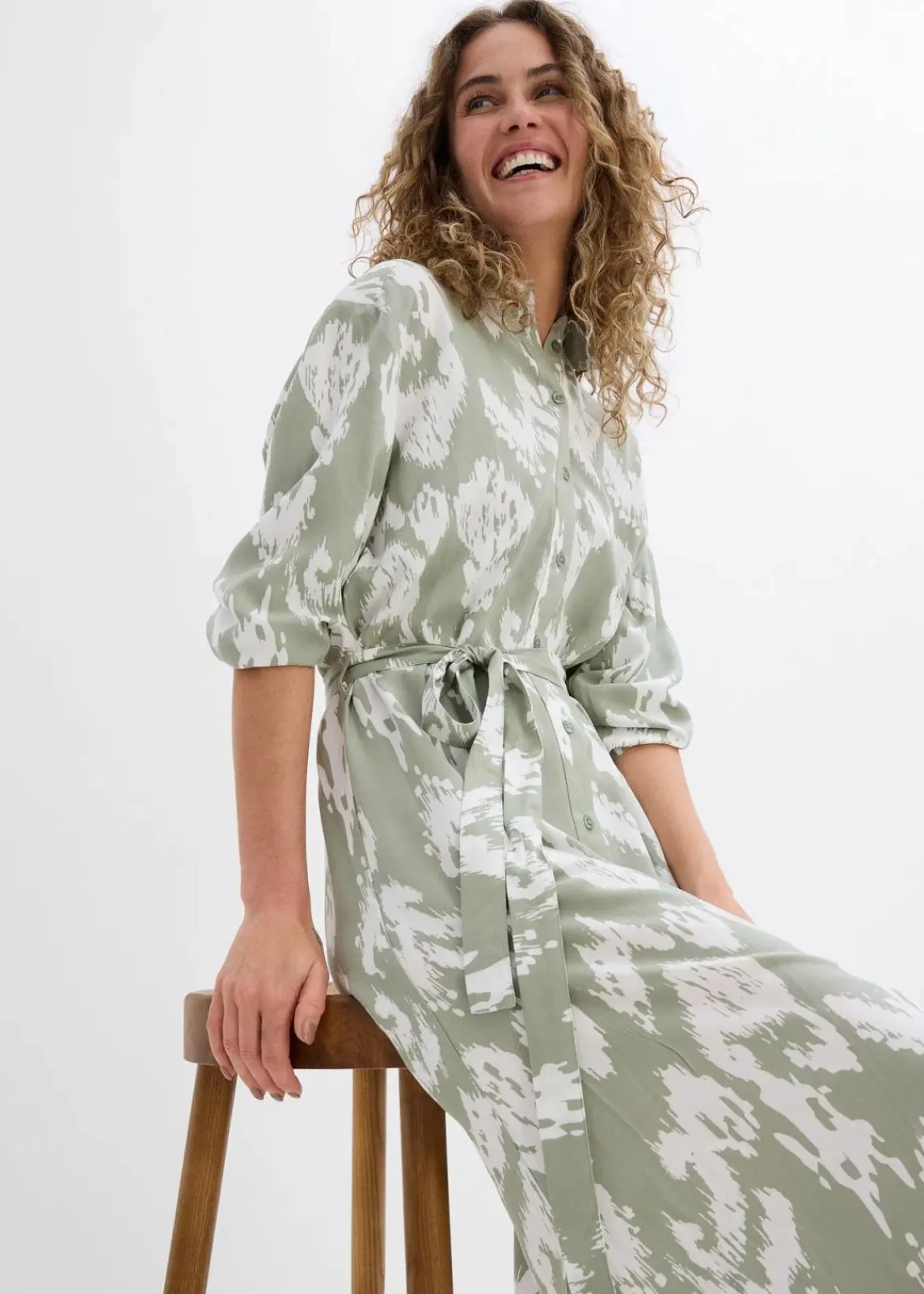 bonprix Kleider|Bekleidung·Pullover & Strickjacken^Blusenkleid aus fließender Viskose seegras/wollweiß bedruckt