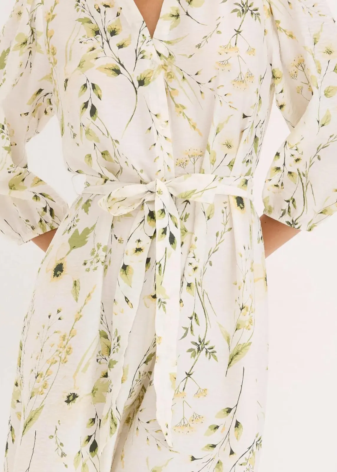 bonprix Nachhaltigere Materialien|Kleider^Blusenkleid aus Viskose-Mix wollweiß floral