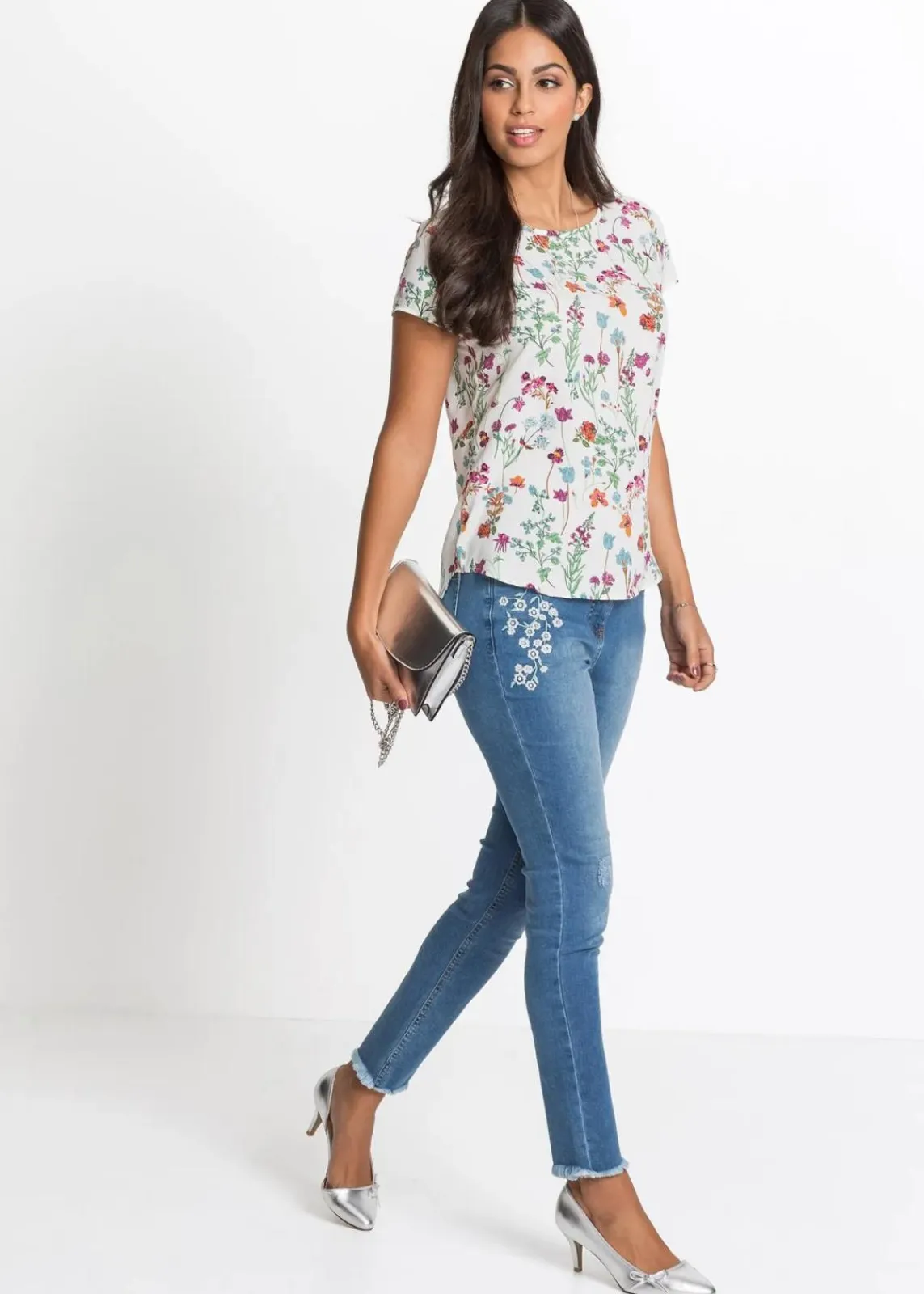 bonprix Blusen & Tuniken|Bekleidung·Jacken & Mäntel^Blusenshirt wollweiß geblümt