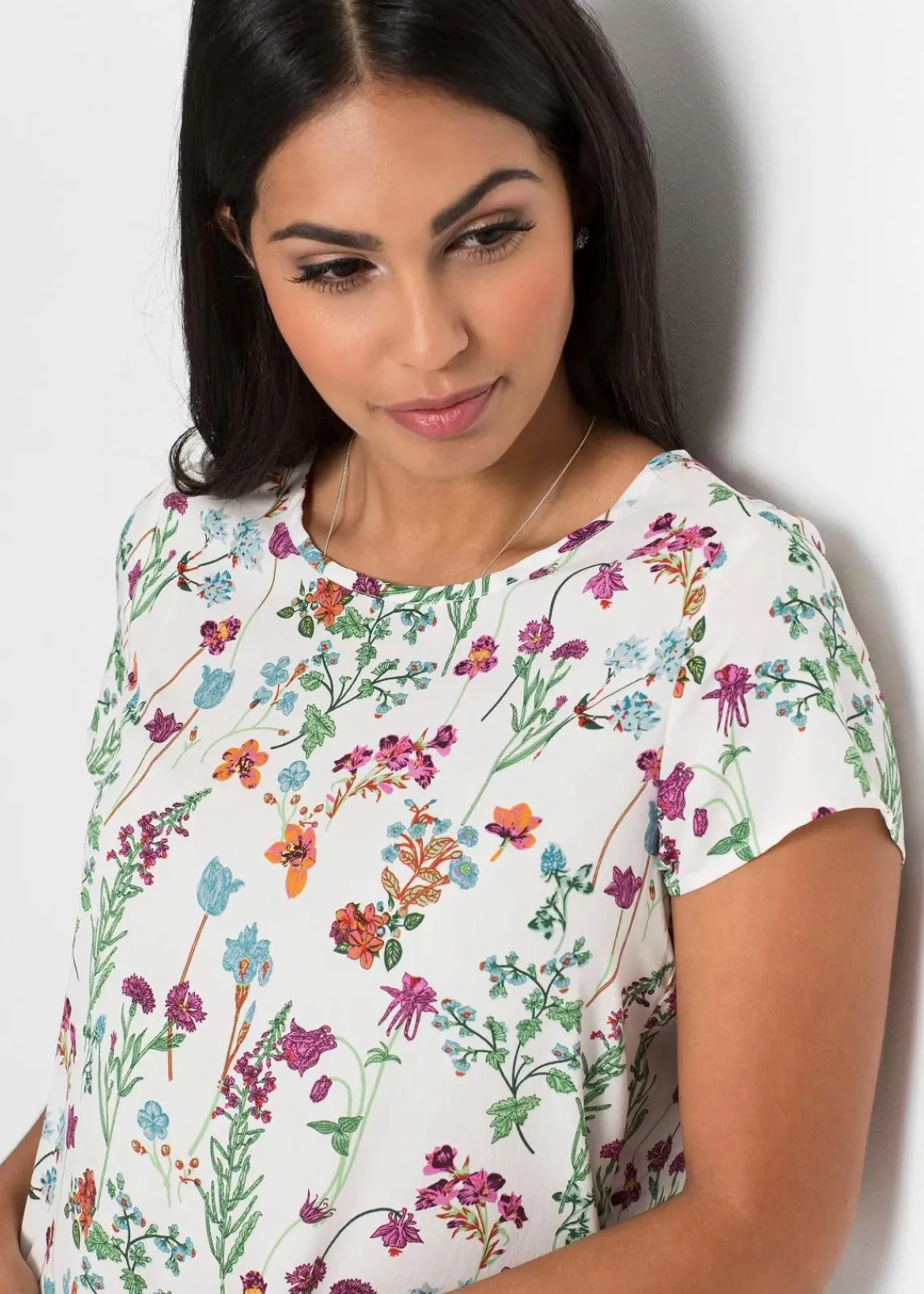bonprix Blusen & Tuniken|Bekleidung·Jacken & Mäntel^Blusenshirt wollweiß geblümt