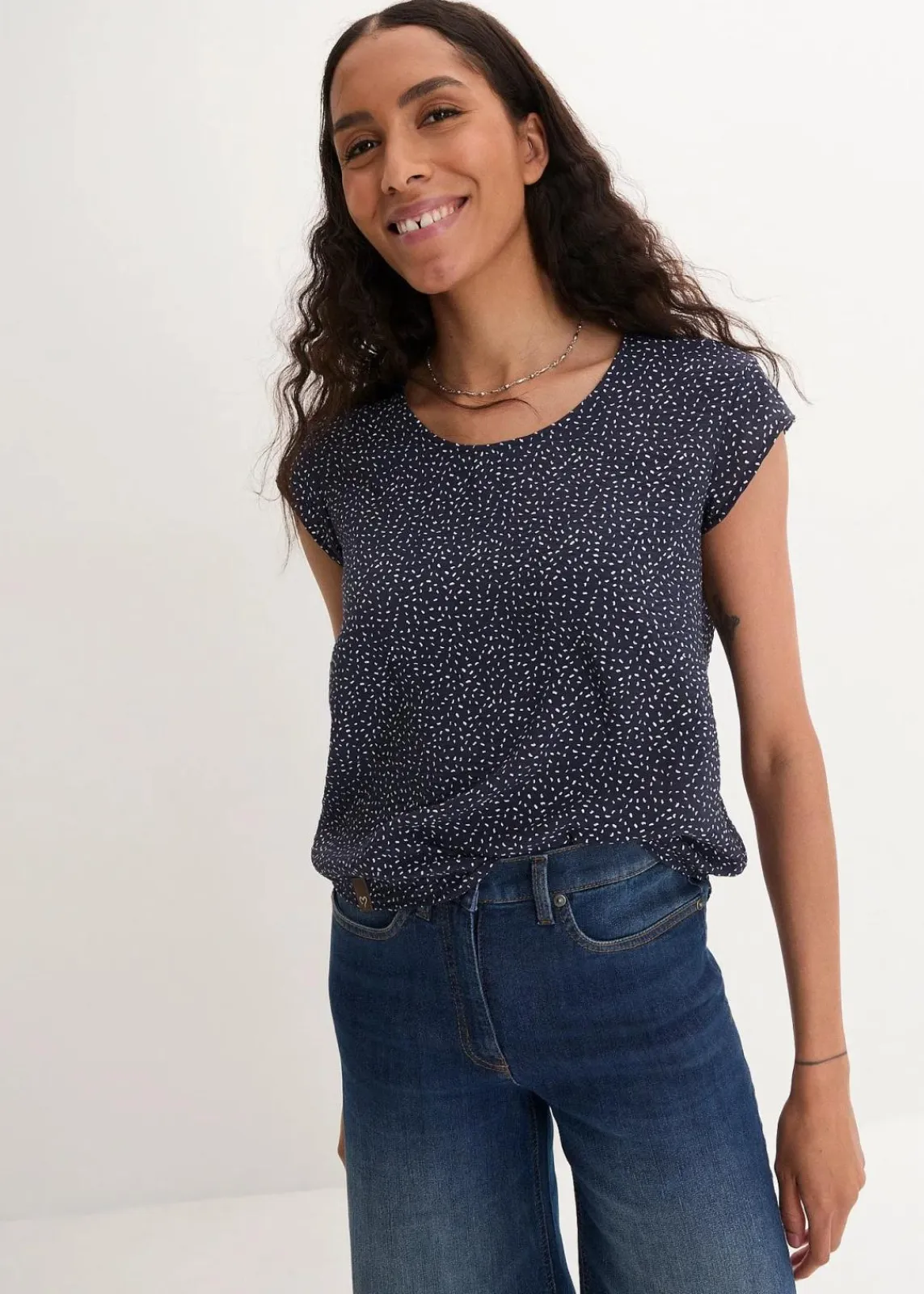 bonprix Nachhaltigere Materialien|Blusen & Tuniken^Blusenshirt aus softem Viskose-Mix dunkelblau/weiß gepunktet