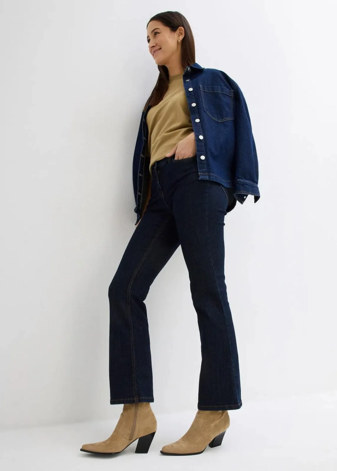 bonprix Jeans|Kurzgrößen^Bootcut Jeans Mid Waist, Stretch dunkelblau