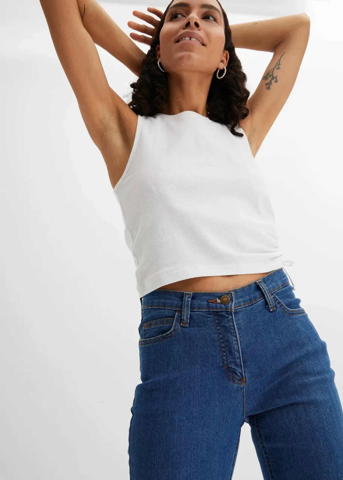 bonprix Jeans|Kurzgrößen^Bootcut Jeans Mid Waist, Stretch blau