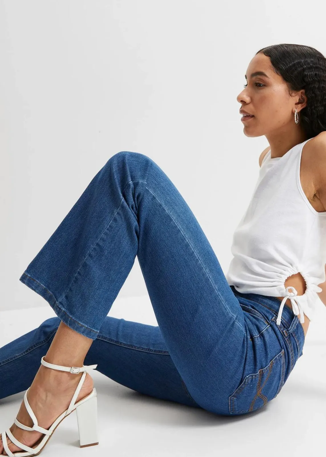 bonprix Jeans|Kurzgrößen^Bootcut Jeans Mid Waist, Stretch blau