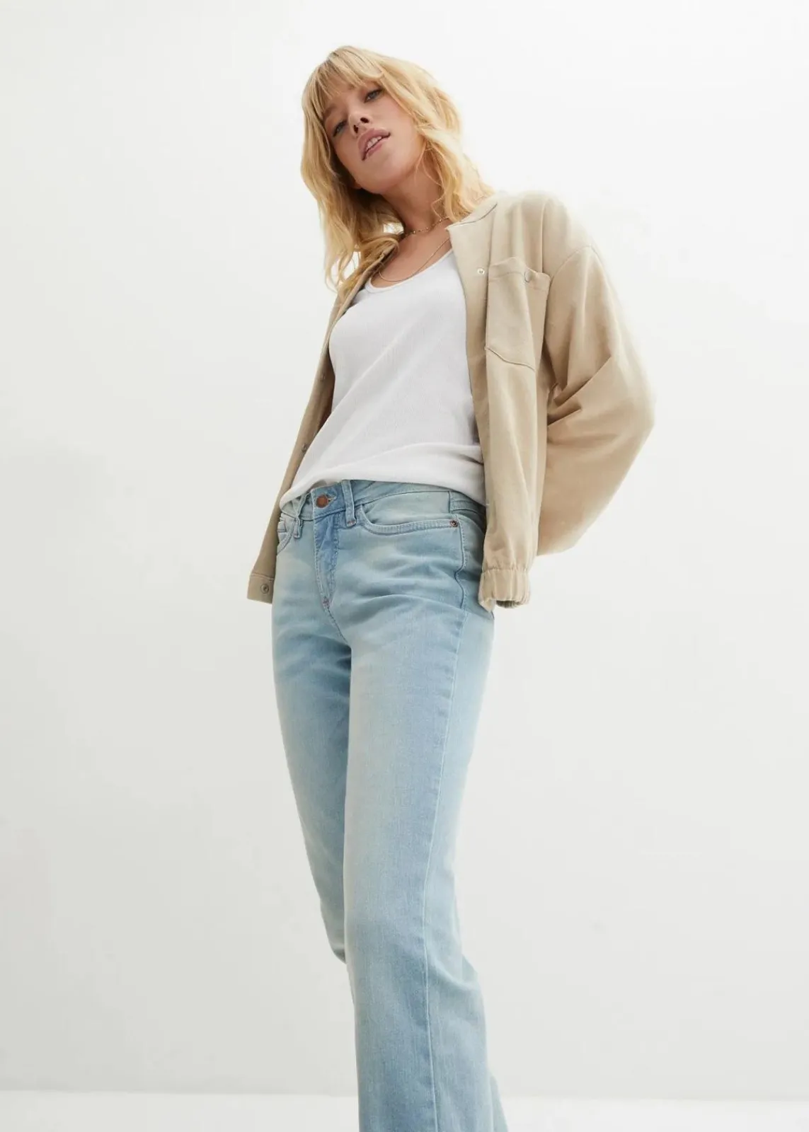 bonprix Bekleidung·Shirts & Tops|Jeans^Bootcut Jeans Mid Waist, Stretch hellblau used