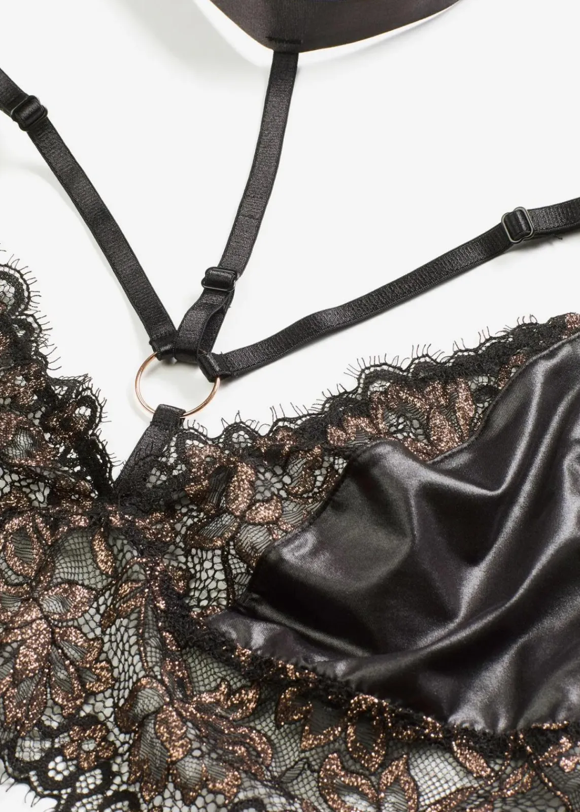 bonprix Wäsche·Erotikwäsche|Wäsche·Bhs^Bralette + String (2-tlg.Set) schwarz/metallic kupfer