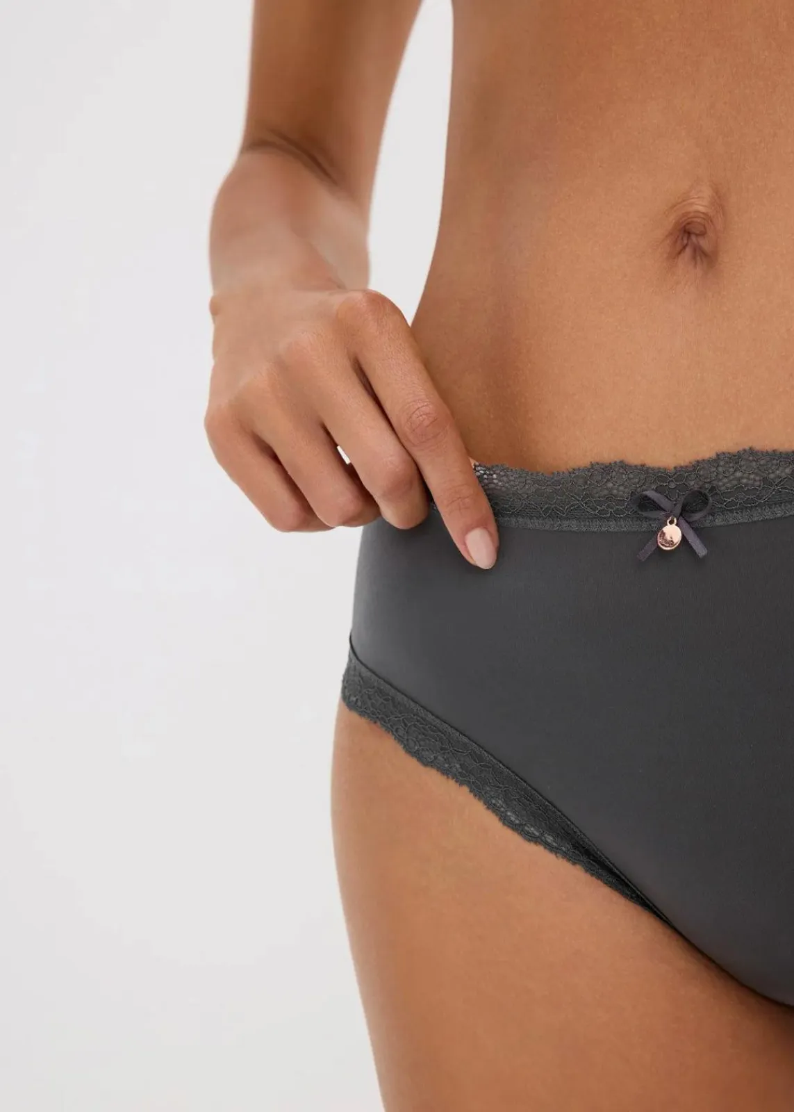 bonprix Wäsche·Dessous|Wäsche·Höschen^Brazilslip mit Glanzeffekt (3er Pack) schiefergrau+antikrosa+weiß