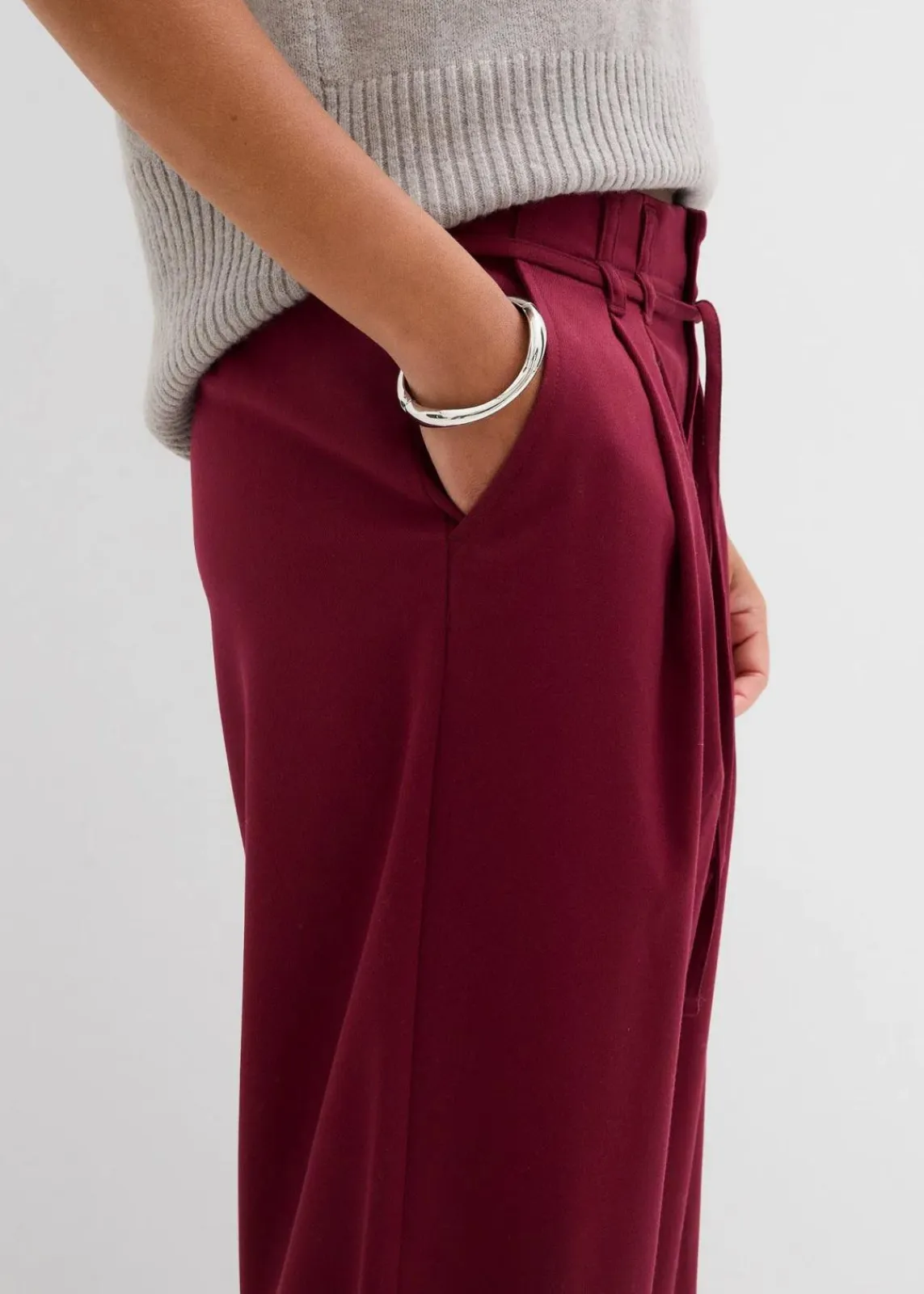 bonprix Bekleidung·Kleider|Hosen^Bundfaltenhose mit Bindeband dunkelbeere