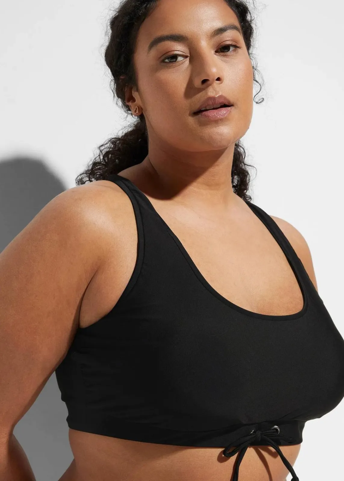 bonprix Nachhaltigere Materialien|Sport Bademode^Bustier-Bikini mit Badeshorts (2-tlg.Set) schwarz