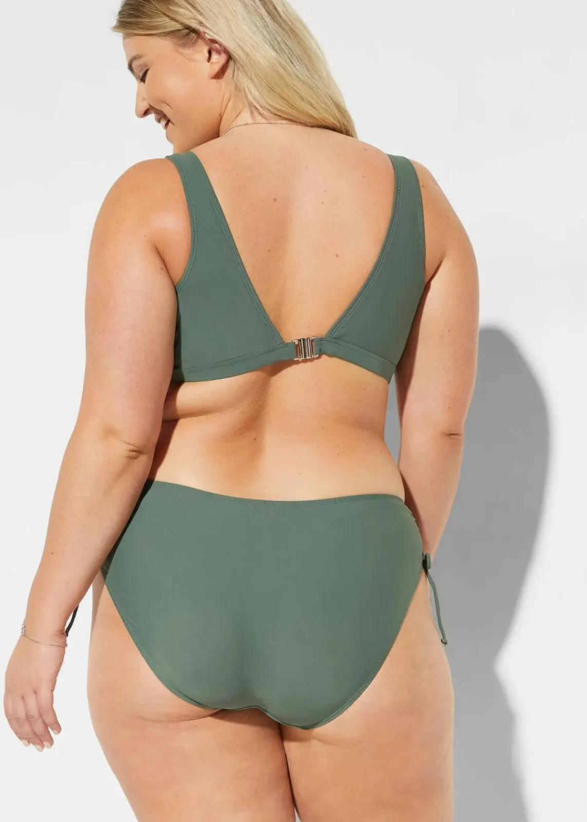 bonprix Nachhaltigere Materialien|Bikinis^Bustier-Bikini (2-tlg.Set) mit Bindeband oliv