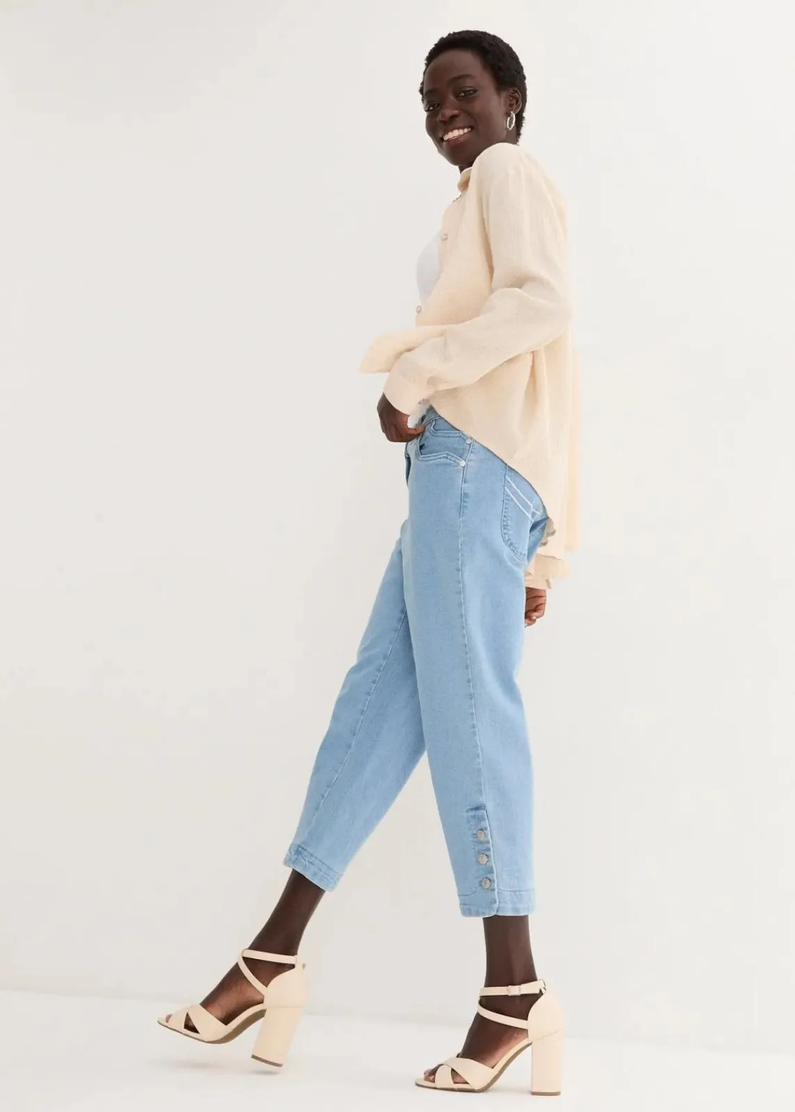 bonprix Jeans|Bekleidung·Shirts & Tops^Capri Jeans Mid Waist blue bleached