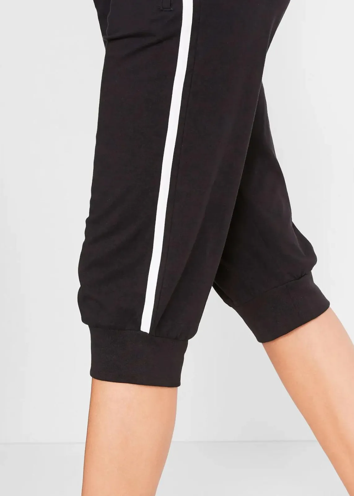 bonprix Bekleidung·Sweat|Bekleidung·Kleider^Capri-Hose schwarz