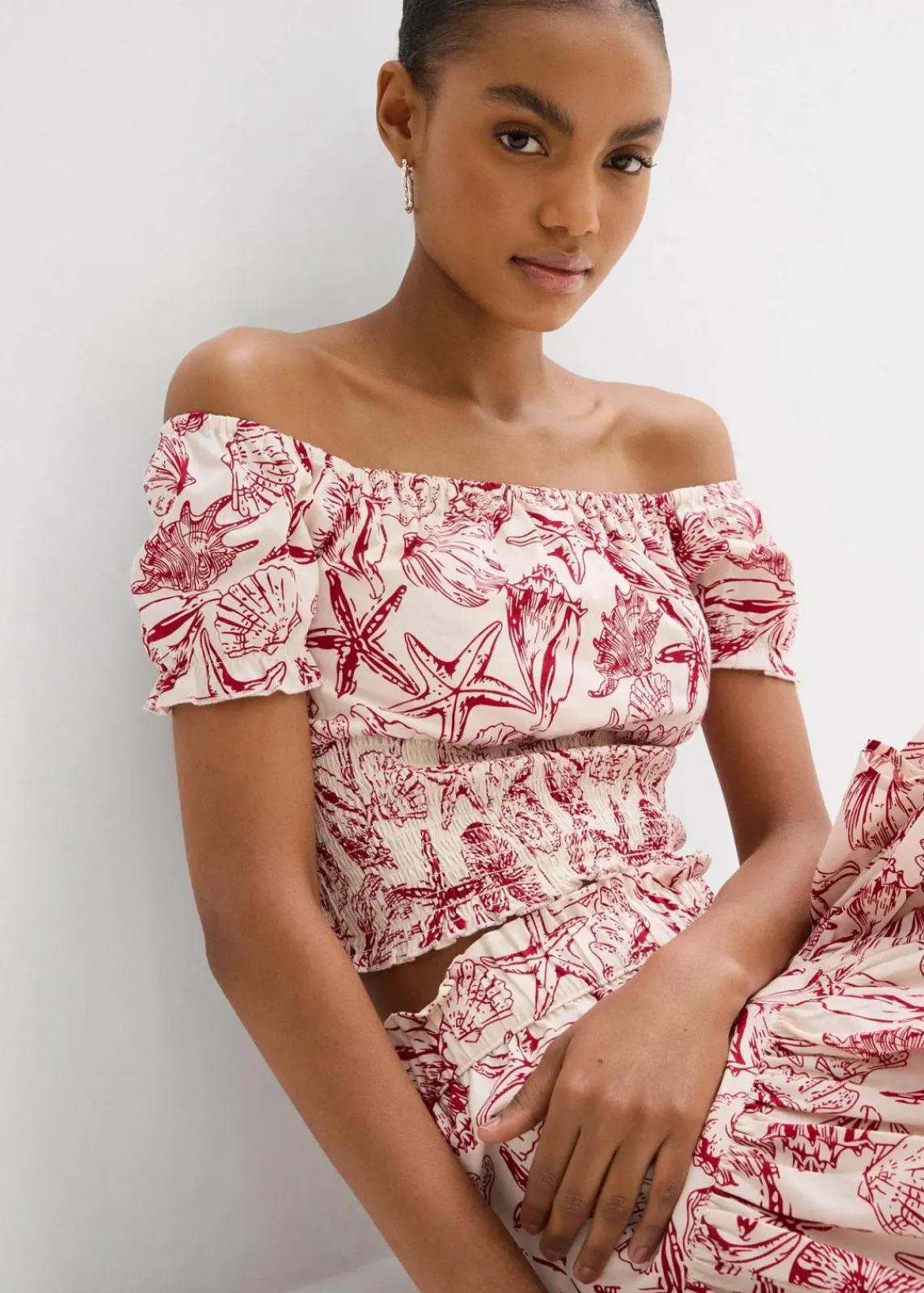 bonprix Blusen & Tuniken^Carmenbluse aus reiner Baumwolle cremeweiß/chillirot bedruckt