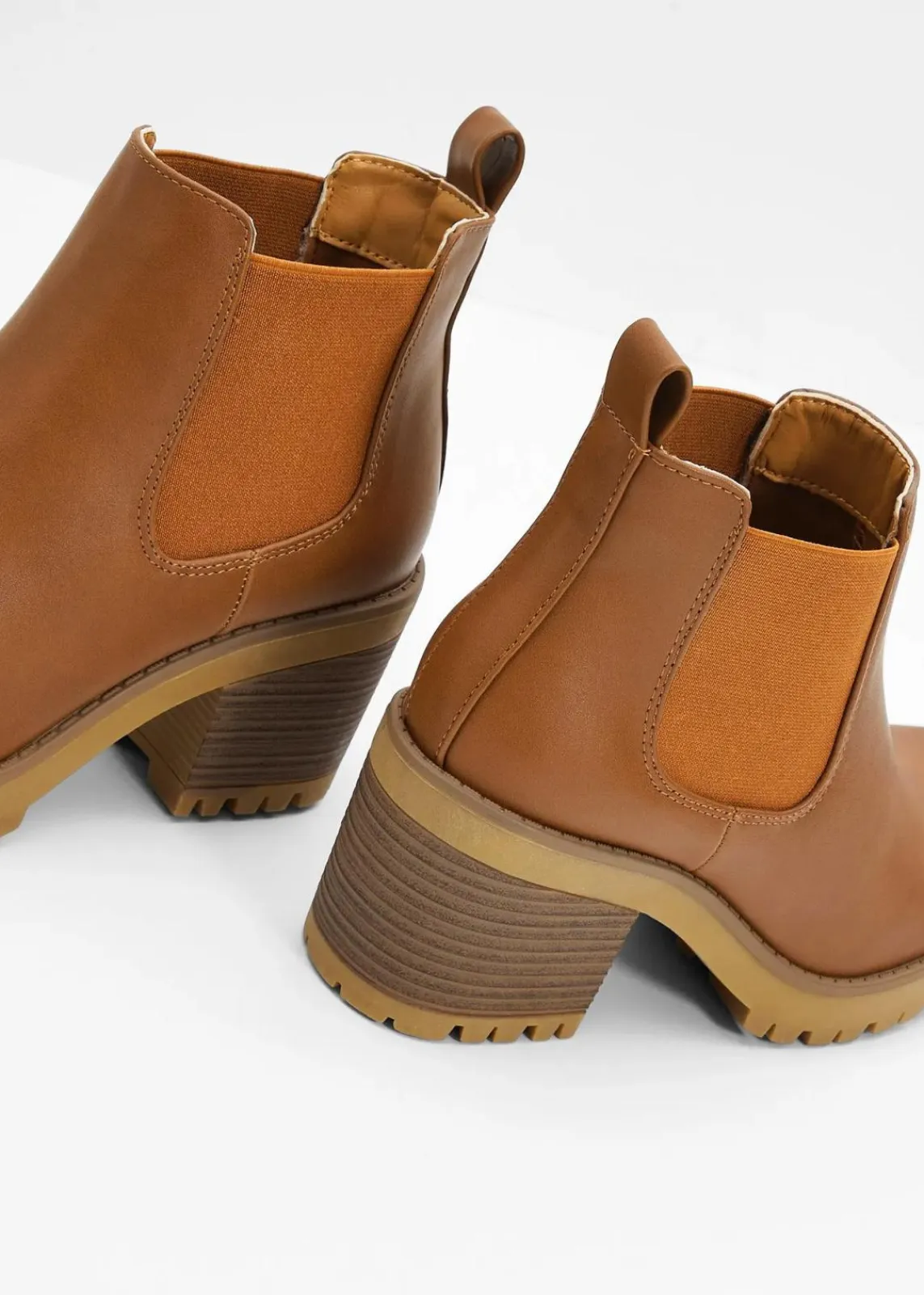 bonprix Schuhe & Accessoires In Spezialgrößen·Schuhe In Übergröße|Schuhe & Accessoires In Spezialgrößen·Elastischer Schaft^Chelsea-Boots mit Blockabsatz cognac