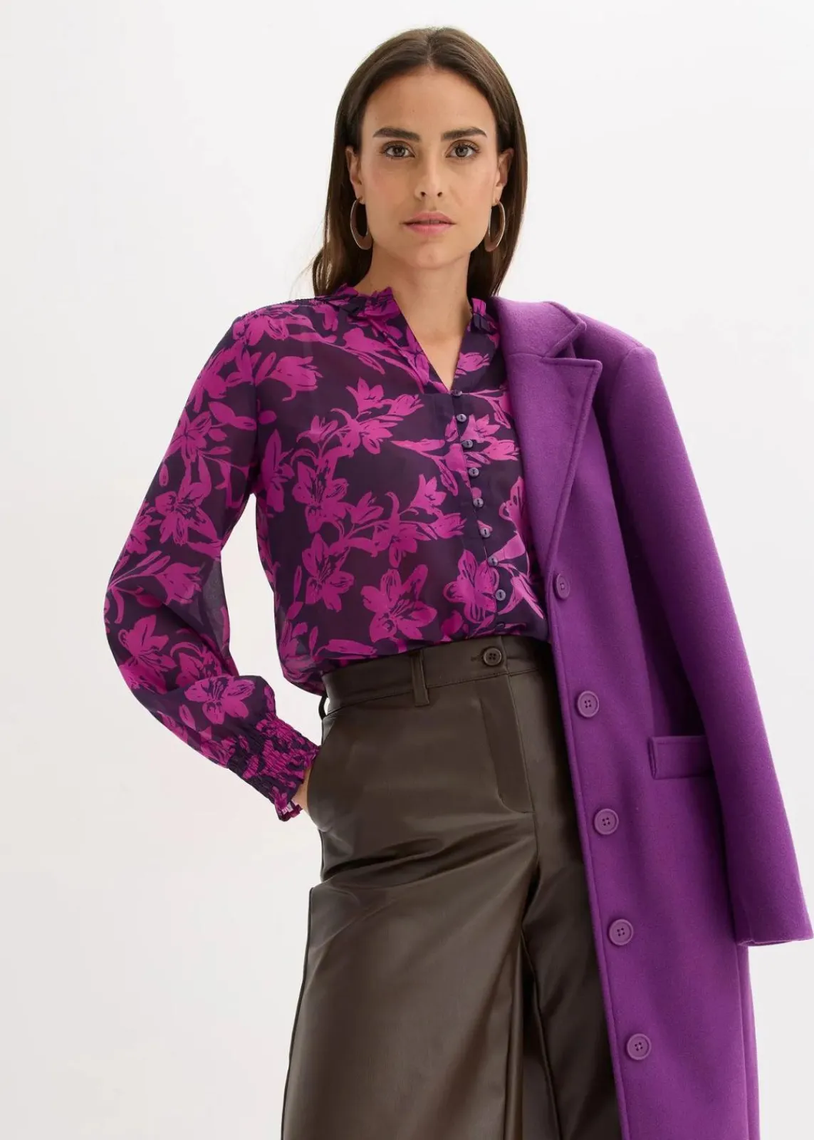 bonprix Nachhaltigere Materialien|Blusen & Tuniken^Chiffon Bluse mit Smok-Details dunkellila/pfingstrose bedruckt