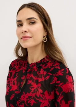bonprix Nachhaltigere Materialien|Blusen & Tuniken^Chiffon Bluse mit Smok-Details schwarz/rot bedruckt