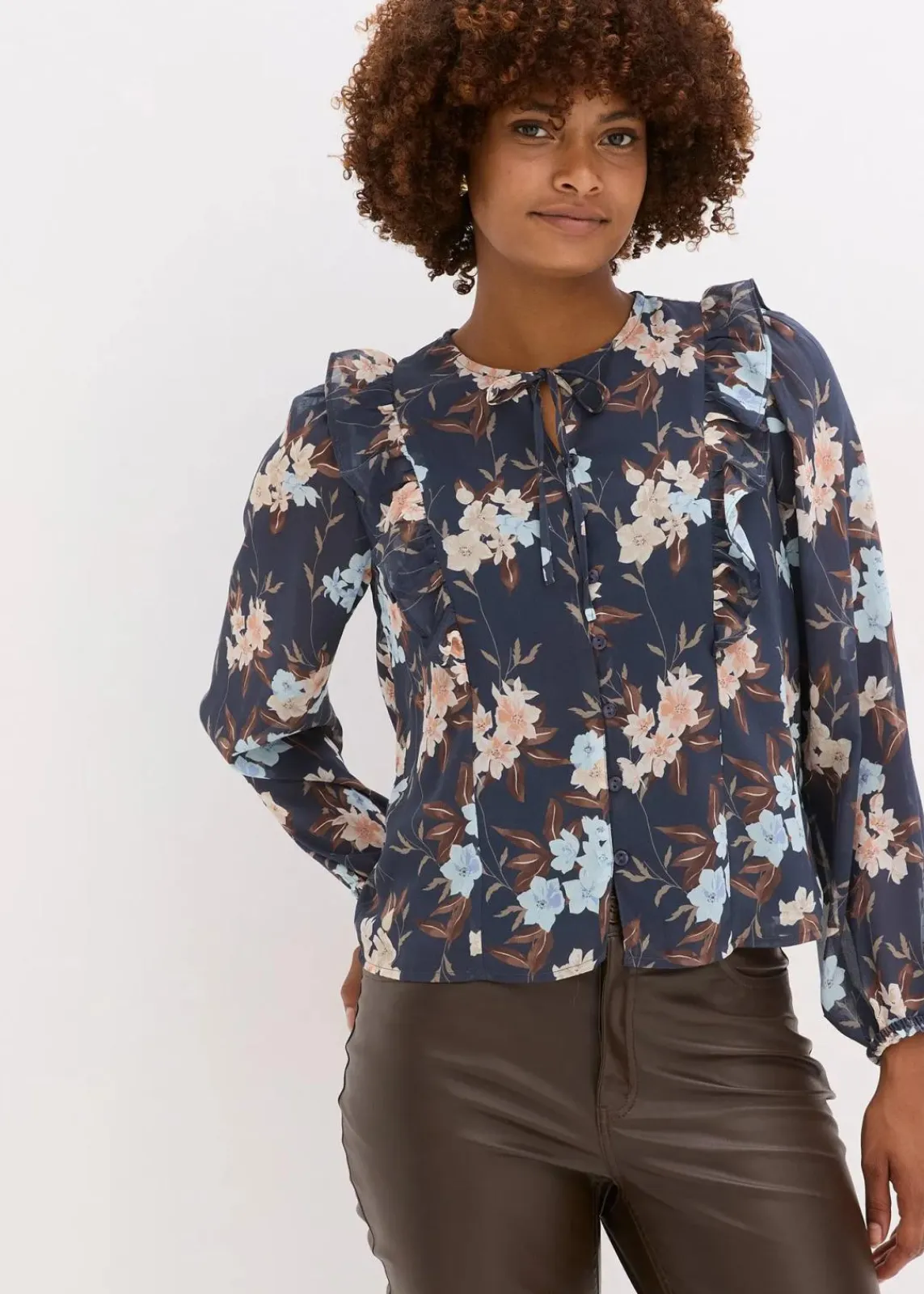 bonprix Bekleidung·Jacken & Mäntel|Blusen & Tuniken^Chiffonbluse nachtblau/eisblau floral
