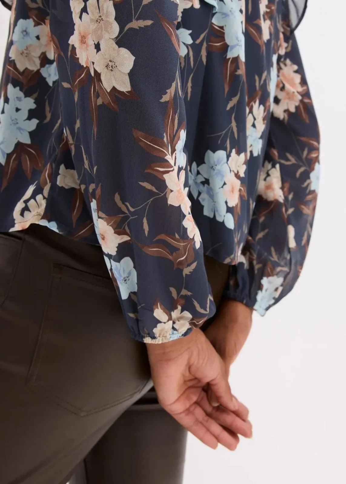 bonprix Bekleidung·Jacken & Mäntel|Blusen & Tuniken^Chiffonbluse nachtblau/eisblau floral