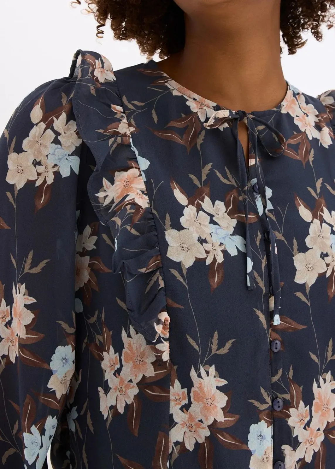 bonprix Bekleidung·Jacken & Mäntel|Blusen & Tuniken^Chiffonbluse nachtblau/eisblau floral