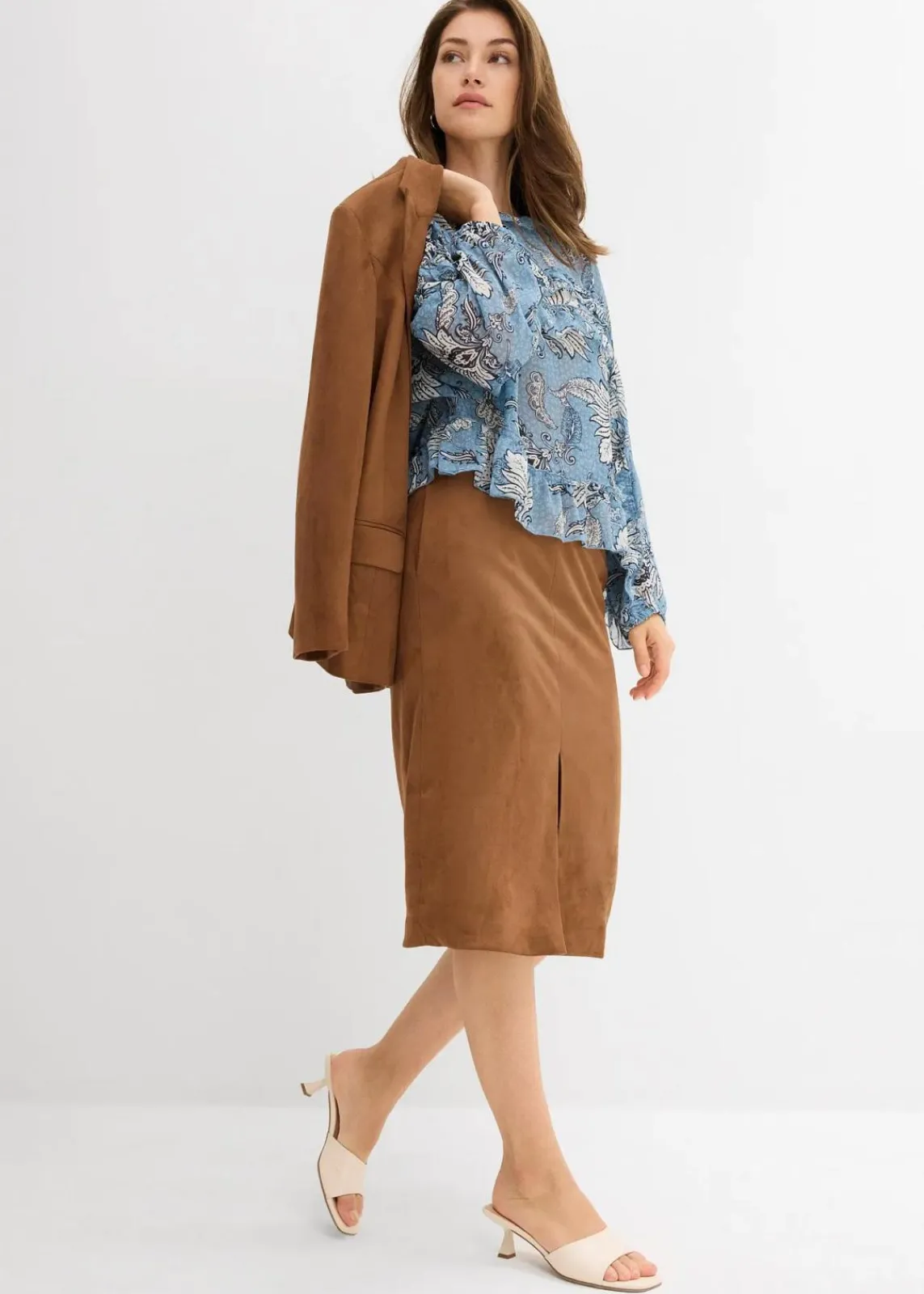 bonprix Nachhaltigere Materialien|Blusen & Tuniken^Chiffonbluse mit Rüschen hellblau/wellenblau/wollweiß bedruckt