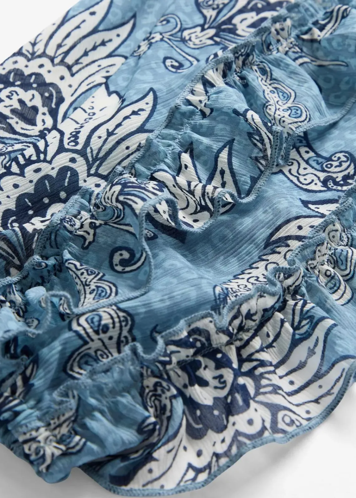 bonprix Nachhaltigere Materialien|Blusen & Tuniken^Chiffonbluse mit Rüschen hellblau/wellenblau/wollweiß bedruckt