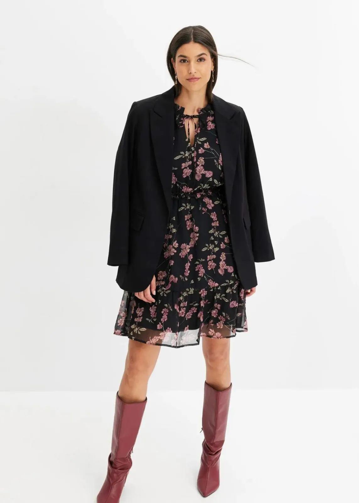 bonprix Bekleidung·Pullover & Strickjacken|Nachhaltigere Materialien^Chiffonkleid schwarz geblümt