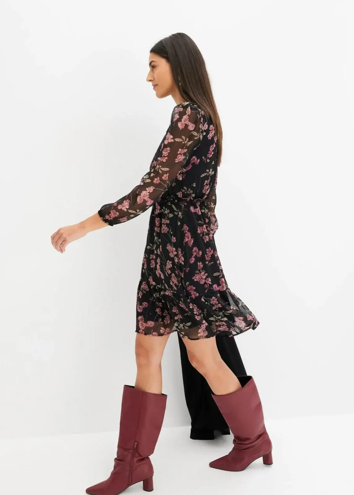 bonprix Bekleidung·Pullover & Strickjacken|Nachhaltigere Materialien^Chiffonkleid schwarz geblümt