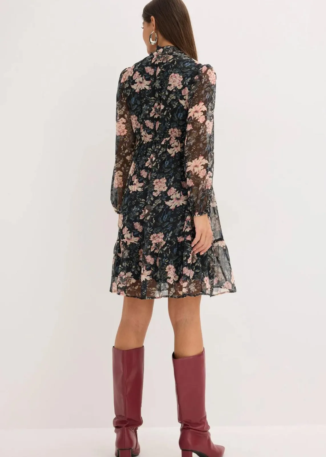 bonprix Bekleidung·Pullover & Strickjacken|Kleider^Chiffonkleid schwarz geblümt