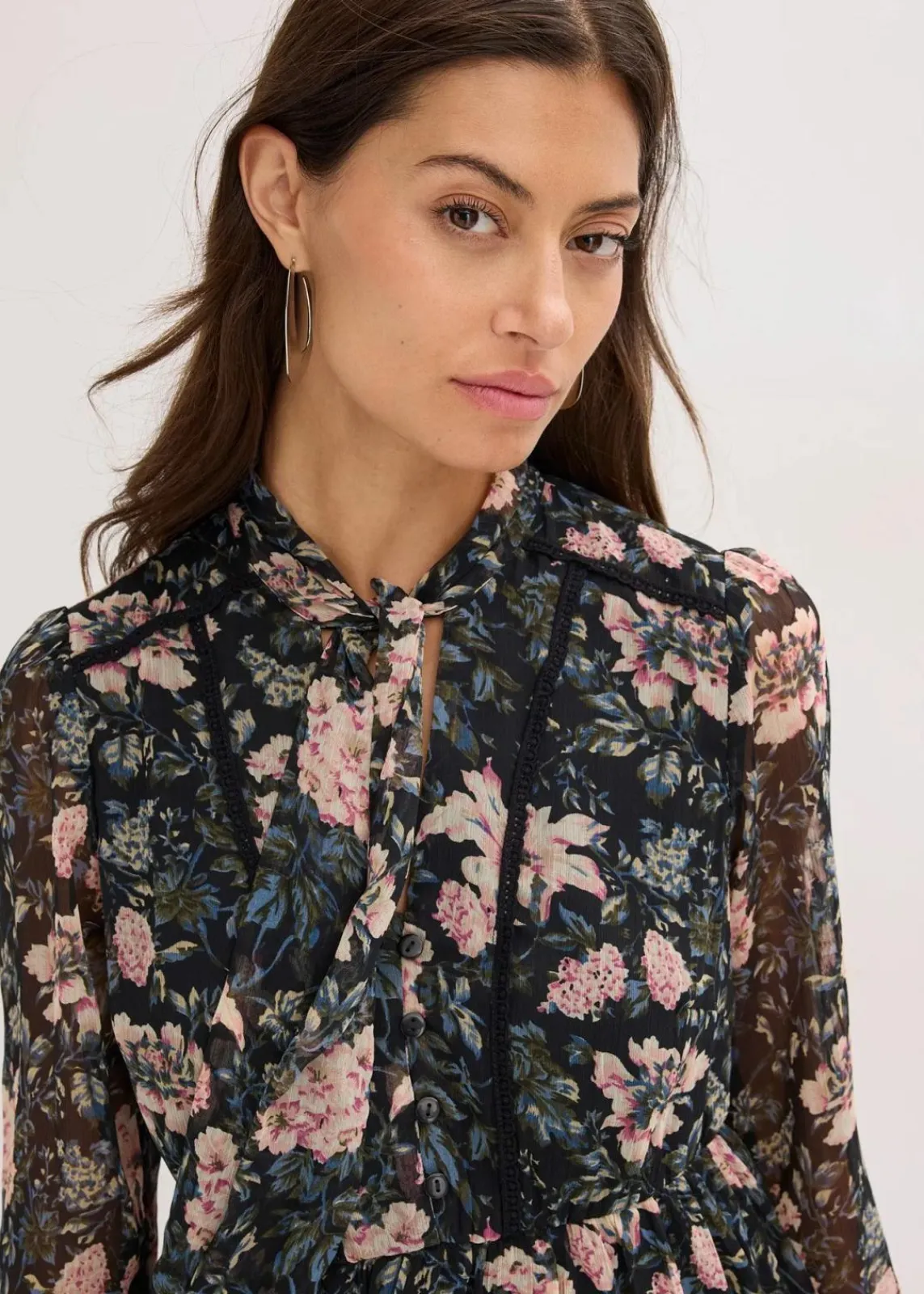 bonprix Bekleidung·Pullover & Strickjacken|Kleider^Chiffonkleid schwarz geblümt