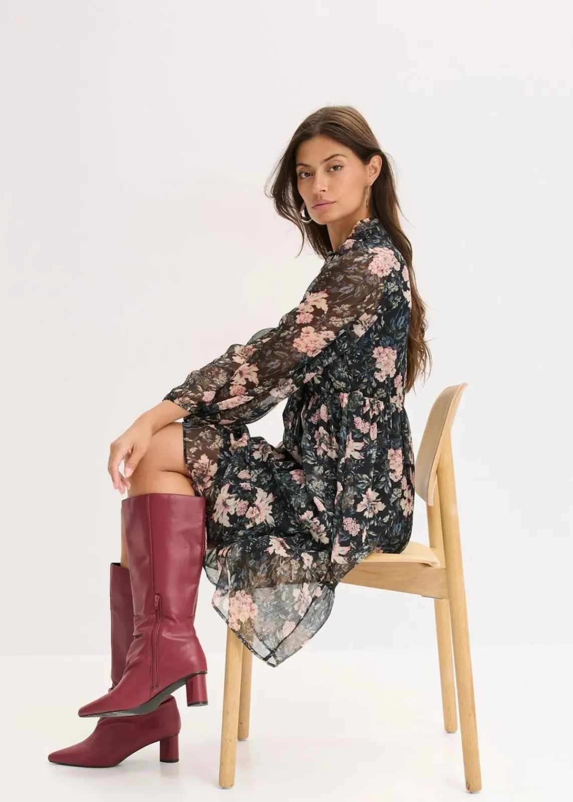 bonprix Bekleidung·Pullover & Strickjacken|Kleider^Chiffonkleid schwarz geblümt