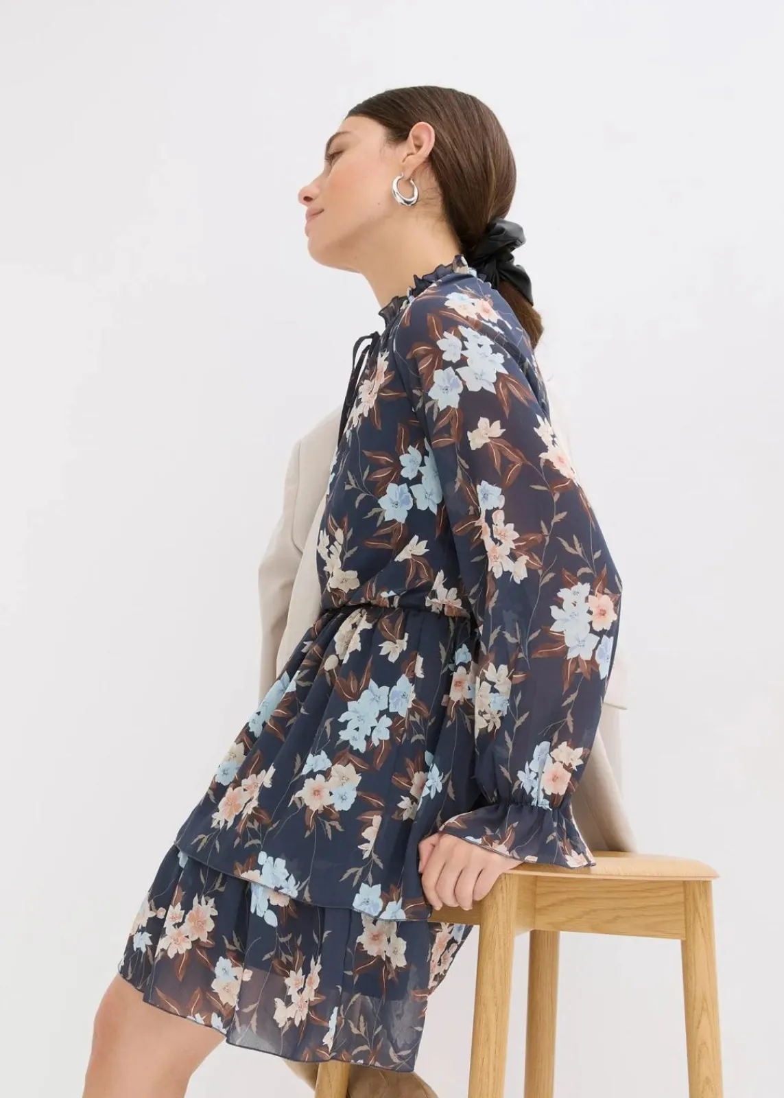 bonprix Bekleidung·Pullover & Strickjacken|Nachhaltigere Materialien^Chiffonkleid nachtblau/eisblau floral