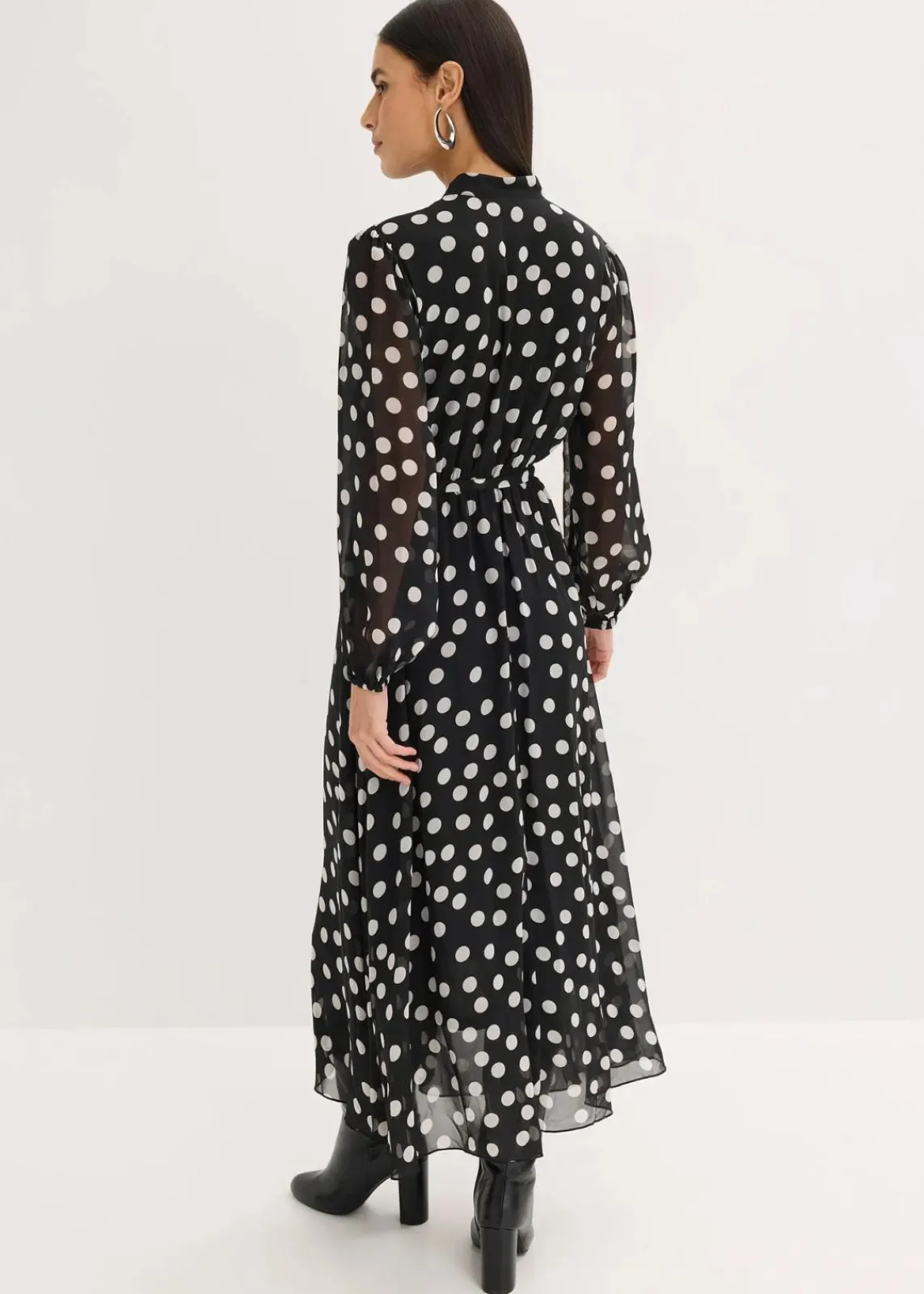 bonprix Bekleidung·Pullover & Strickjacken|Kleider^Chiffonkleid mit Kontrast-Pipings schwarz/wollweiß gepunktet