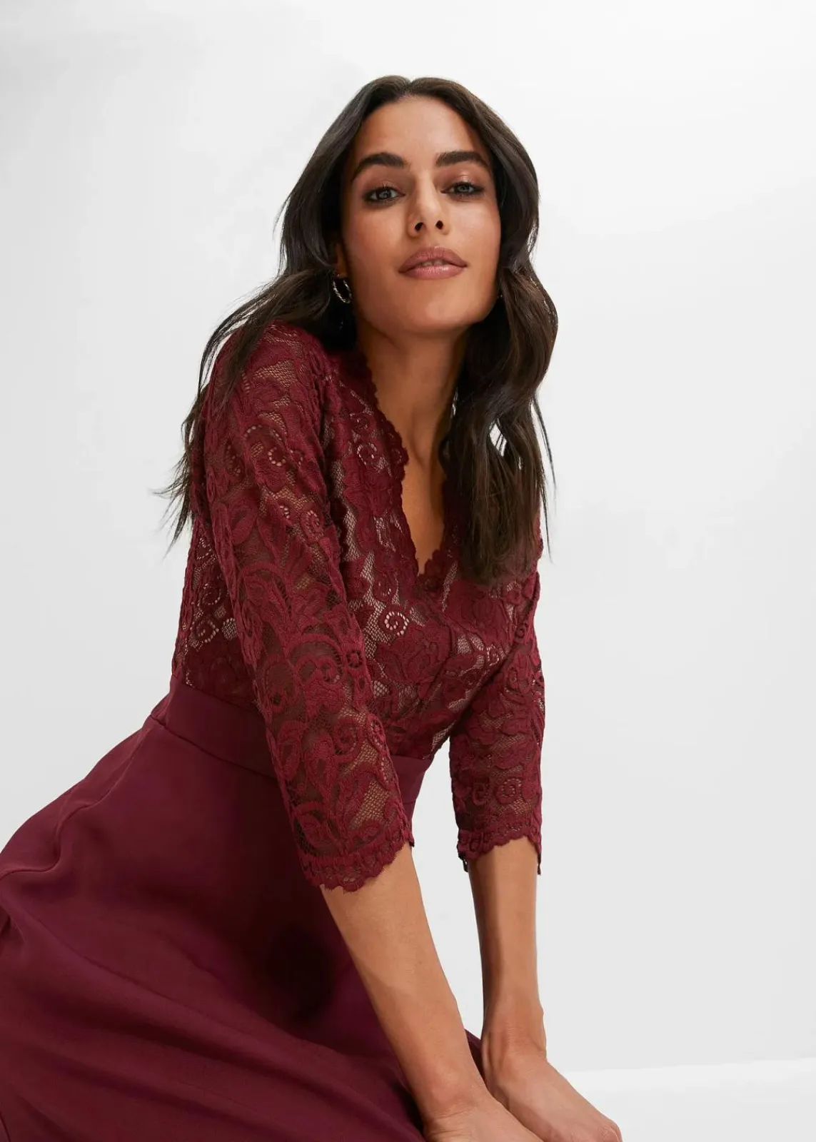 bonprix Kleider|Festliche Mode^Chiffonkleid mit Spitze ahornrot