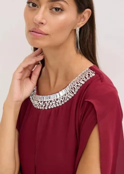 bonprix Bekleidung·Pullover & Strickjacken|Festliche Mode^Chiffonkleid mit Strassstein-Applikation rubinrot