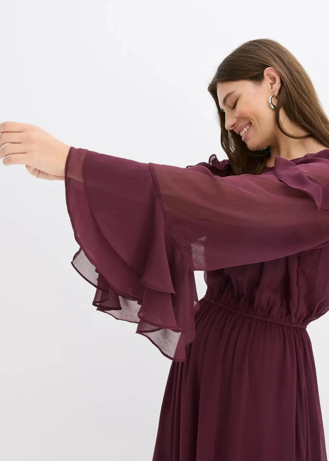 bonprix Bekleidung·Pullover & Strickjacken^Chiffonkleid mit Volants weinrot