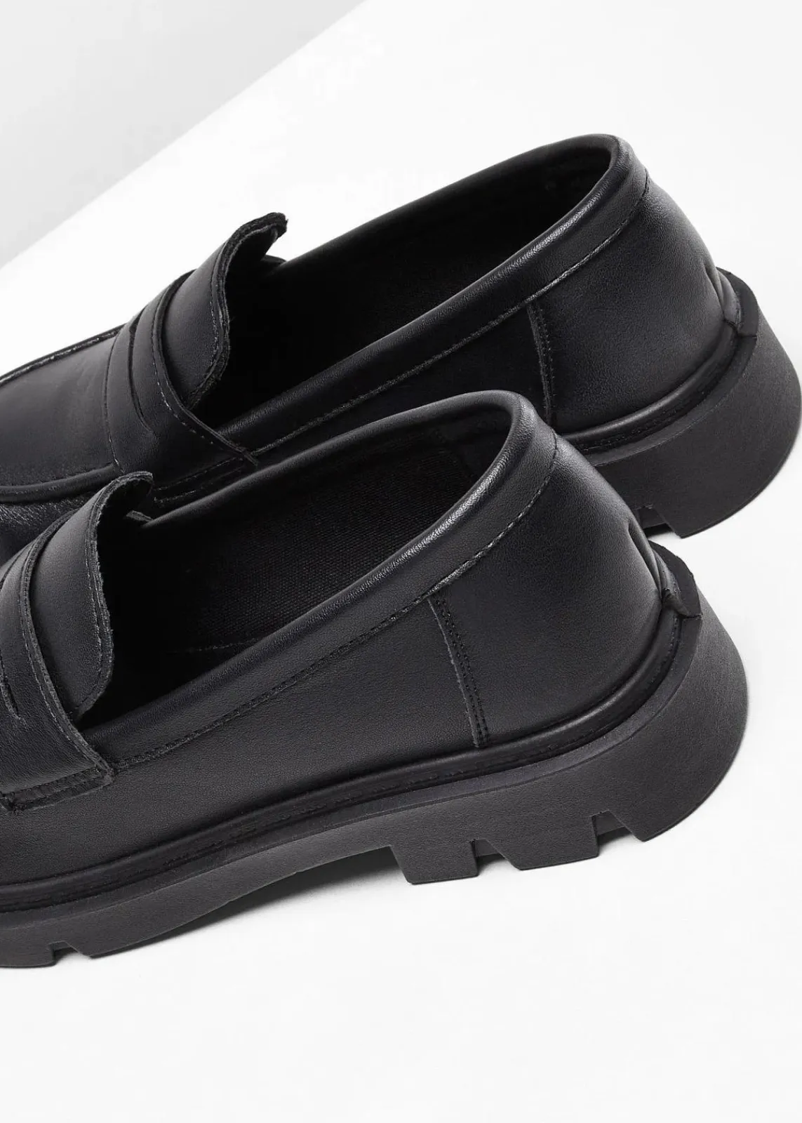 bonprix Slipper & Halbschuhe|Loafer^Chunky Loafer mit leichter Sohle schwarz