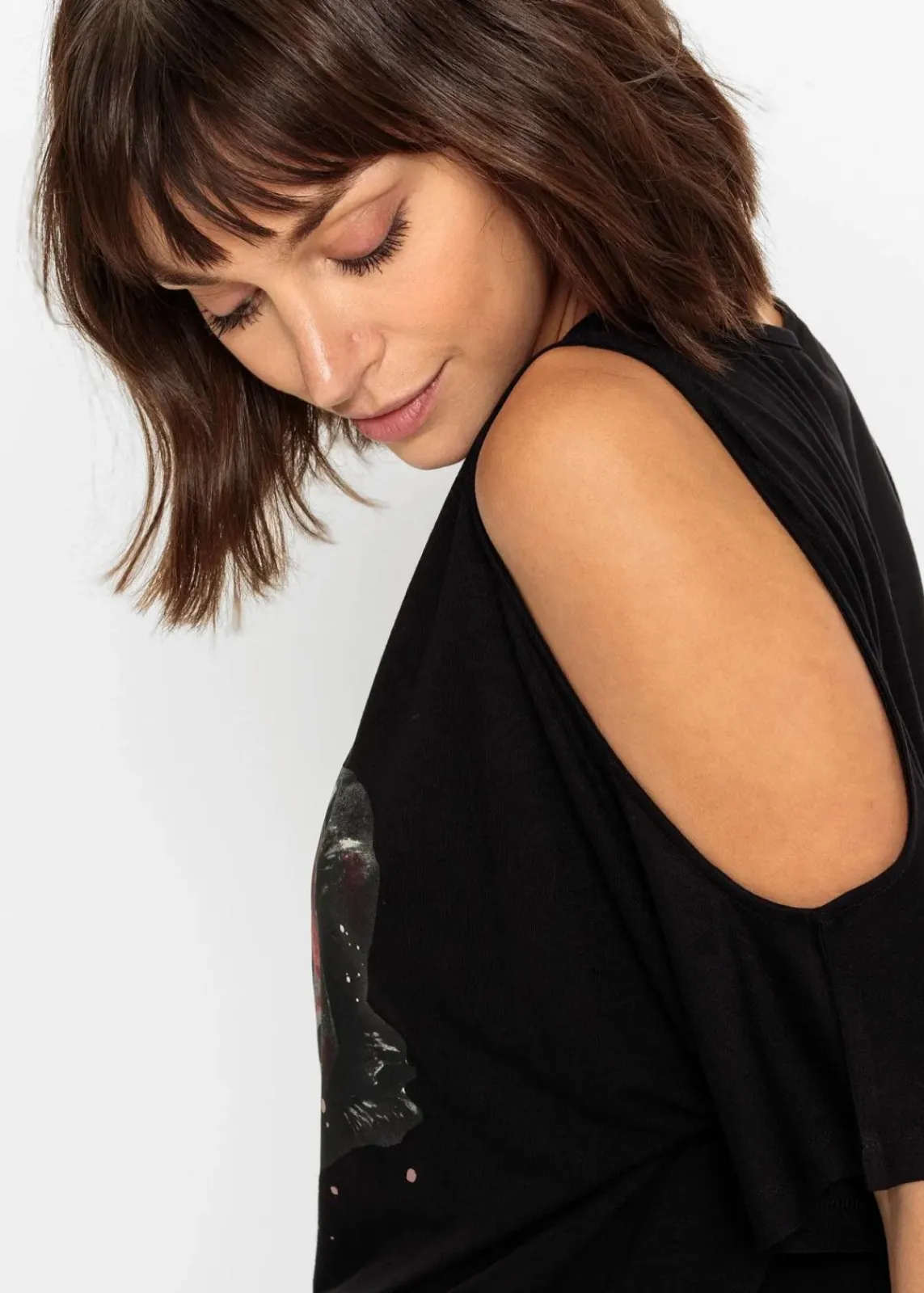 bonprix Shirts & Tops|Nachhaltigere Materialien^Cold-Shoulder-Shirt aus Viskose schwarz/grau floral