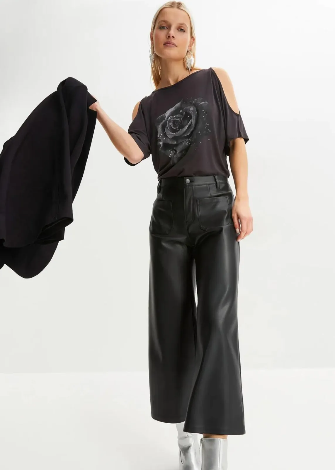 bonprix Nachhaltigere Materialien|Shirts & Tops^Cold-Shoulder-Shirt aus Viskose dunkelgrau floral