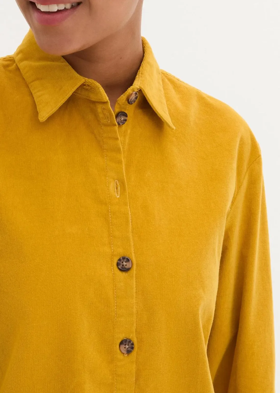 bonprix Bekleidung·Jacken & Mäntel|Blusen & Tuniken^Cord-Hemd mit Seitenschlitz ockergold