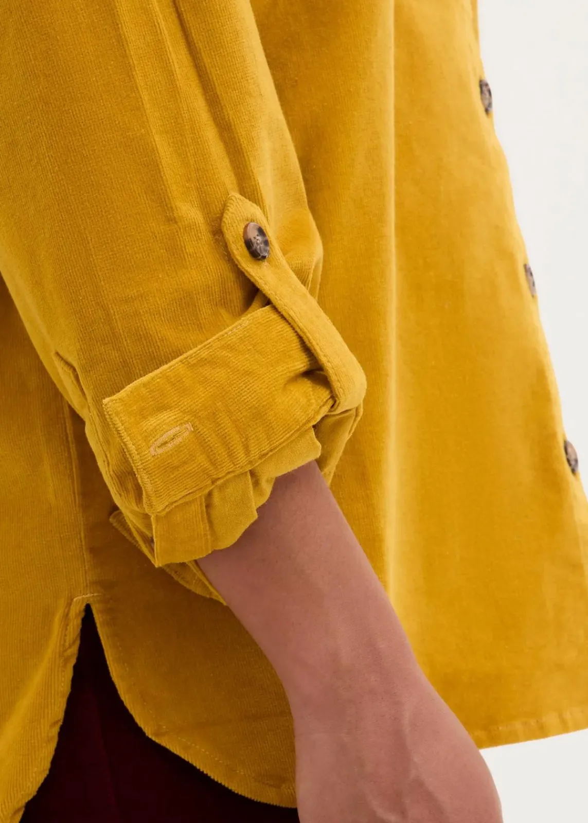 bonprix Bekleidung·Jacken & Mäntel|Blusen & Tuniken^Cord-Hemd mit Seitenschlitz ockergold