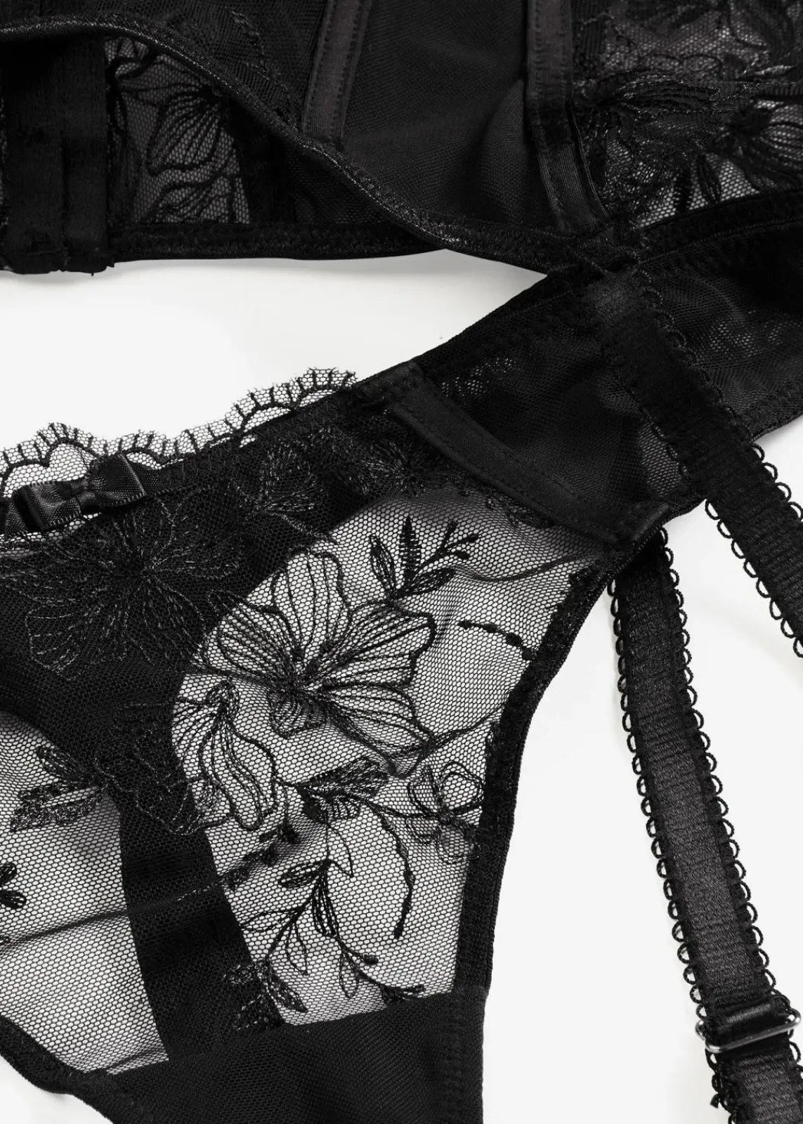 bonprix Corsagen & Negligés|Dessous^Corsage mit Bügel und String mit edler Stickerei (2-tlg.Set) schwarz