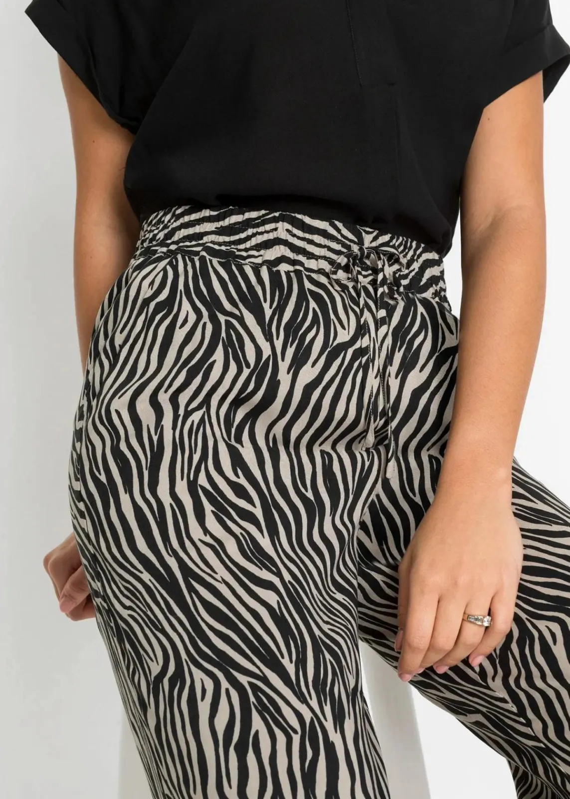 bonprix Bekleidung·Kleider|Hosen^Culotte aus fließender Viskose schwarz/sand zebra bedruckt