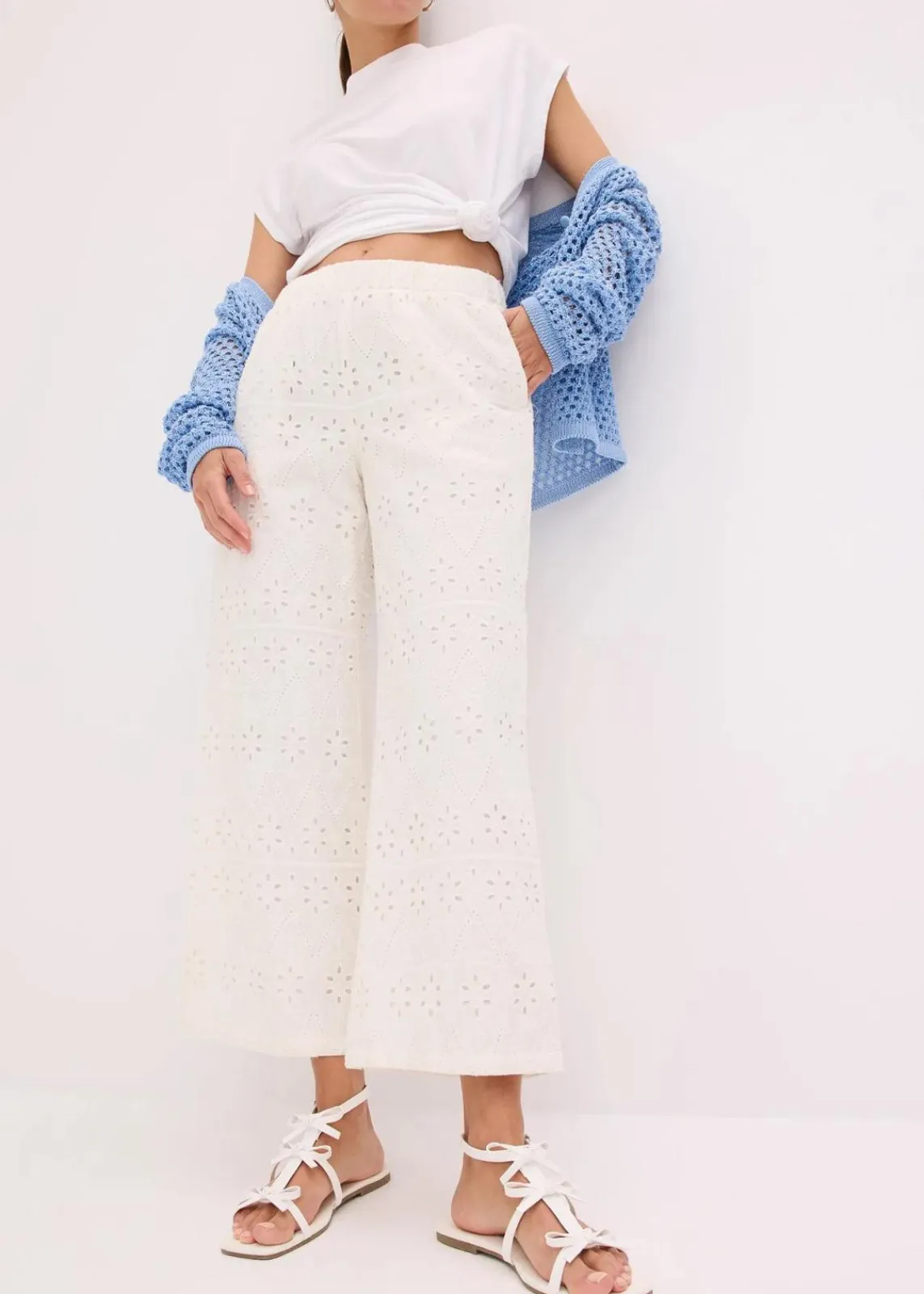 bonprix Hosen^Culotte aus Lochstickerei wollweiß