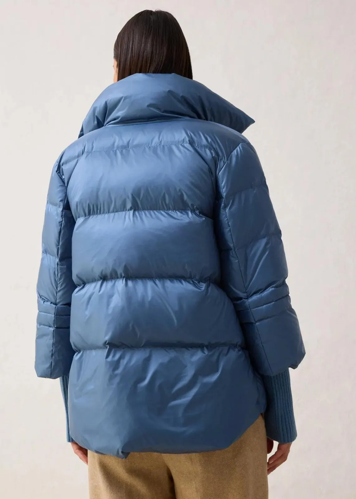 bonprix Bekleidung·Hosen|Premium^Daunenjacke mit recycelten Daunen und Strickärmeln wellenblau