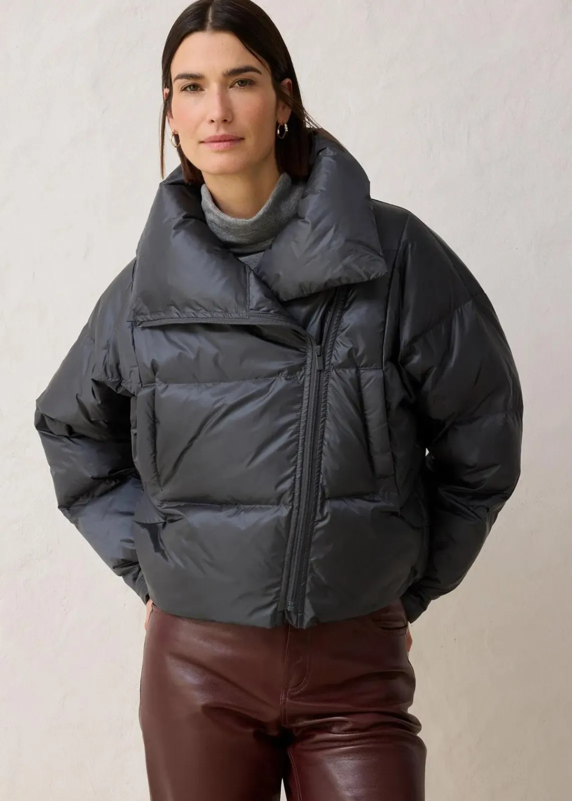 bonprix Bekleidung·Hosen|Nachhaltigere Materialien^Daunenjacke mit recycelten Daunen wasserabweisend anthrazit