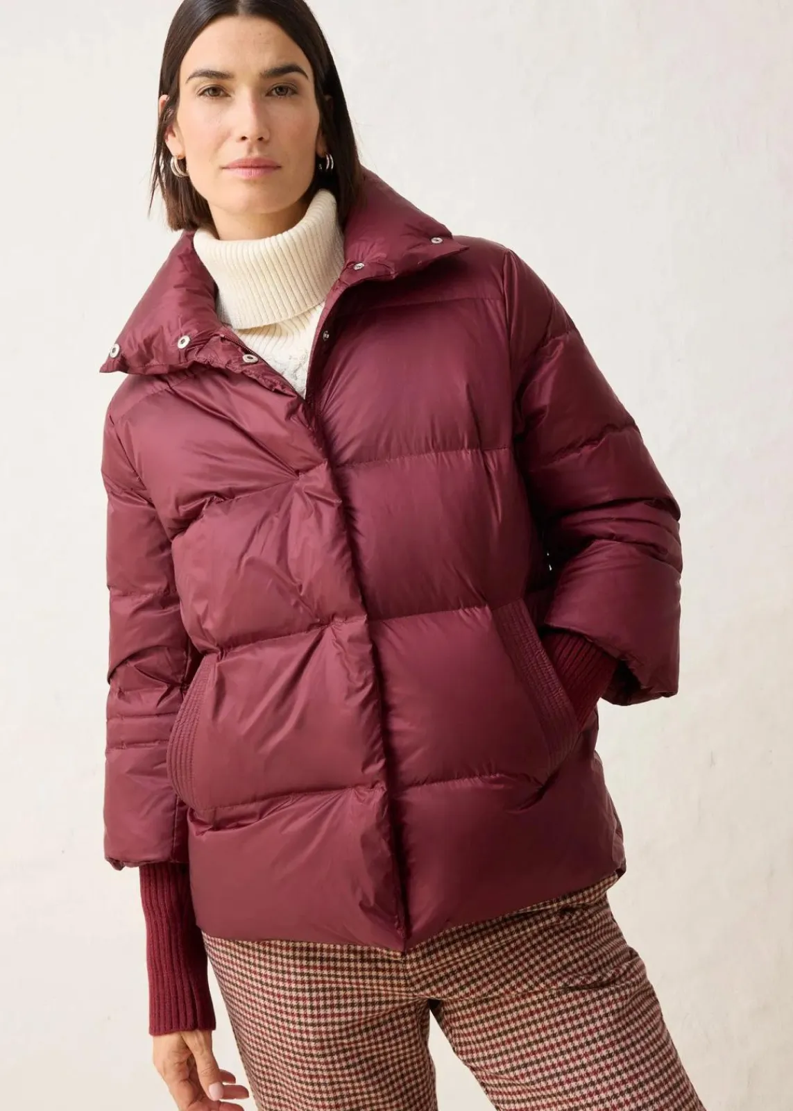 bonprix Jacken & Mäntel|Premium^Daunenjacke mit recycelten Daunen und Strickärmeln dunkelbeere