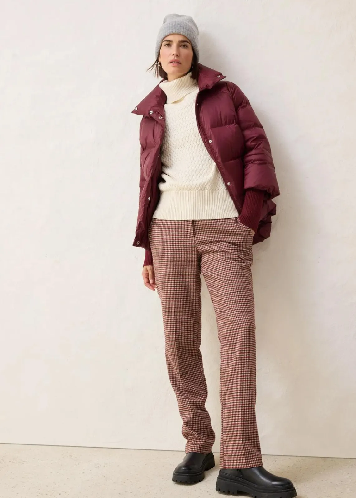 bonprix Jacken & Mäntel|Premium^Daunenjacke mit recycelten Daunen und Strickärmeln dunkelbeere